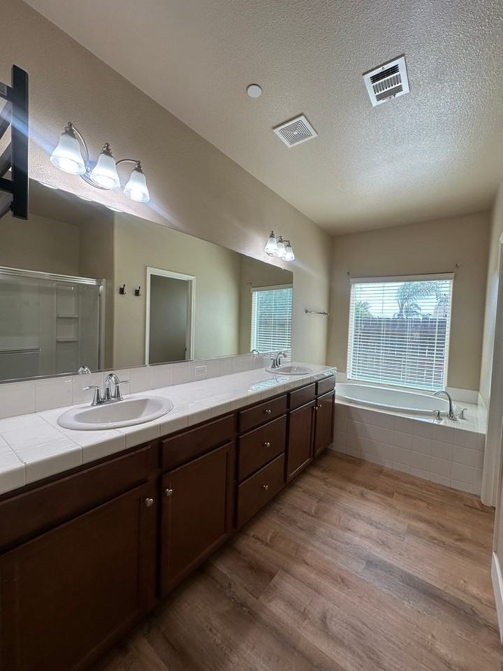 1562 National Dr - Photo 6 of 26