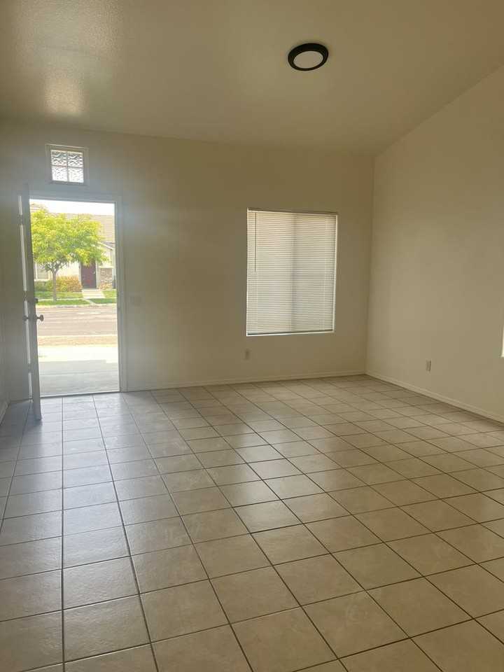 2464 Juleston Dr - Photo 2 of 16