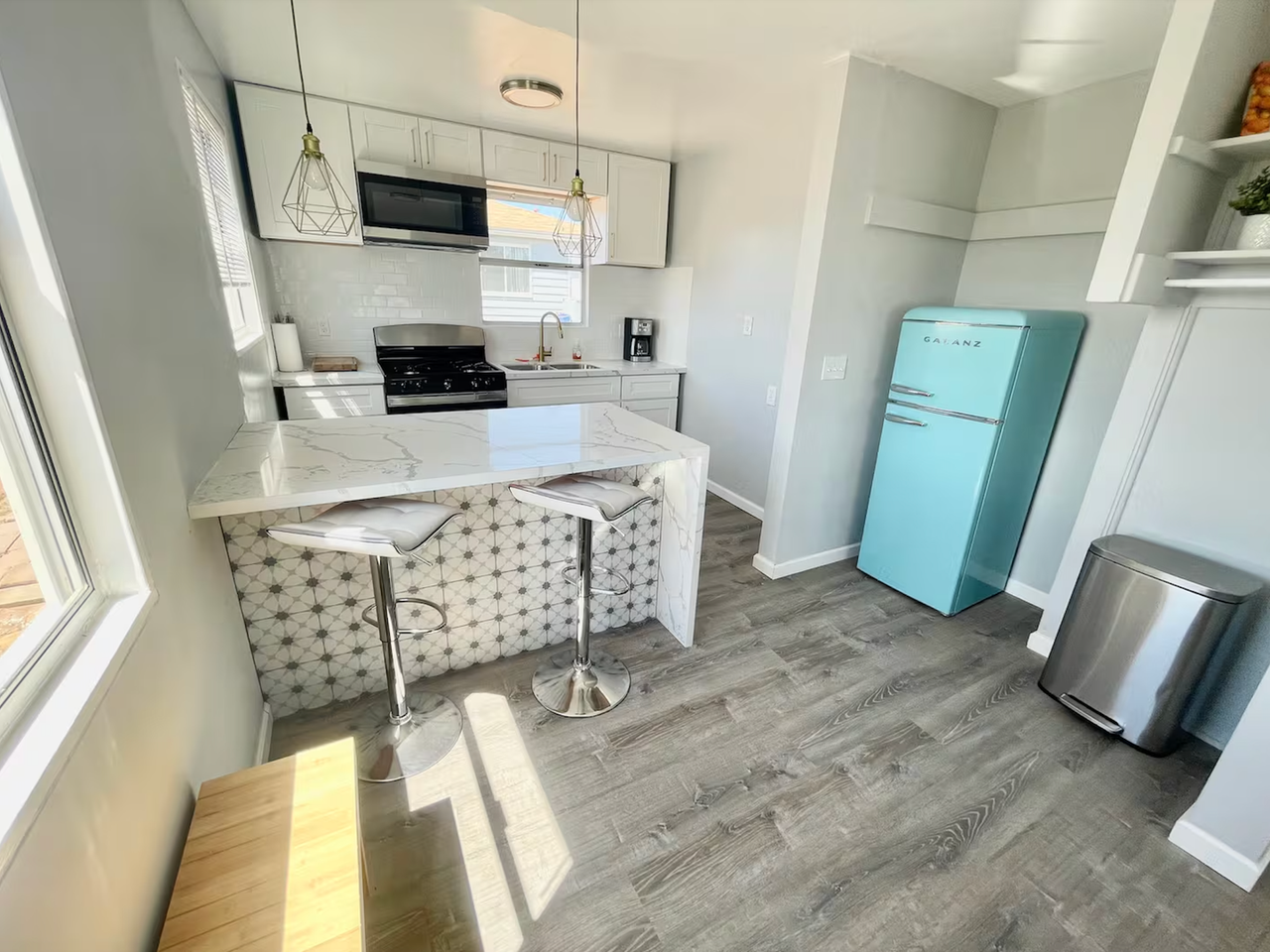 2325 Comstock St - Photo 2 of 13