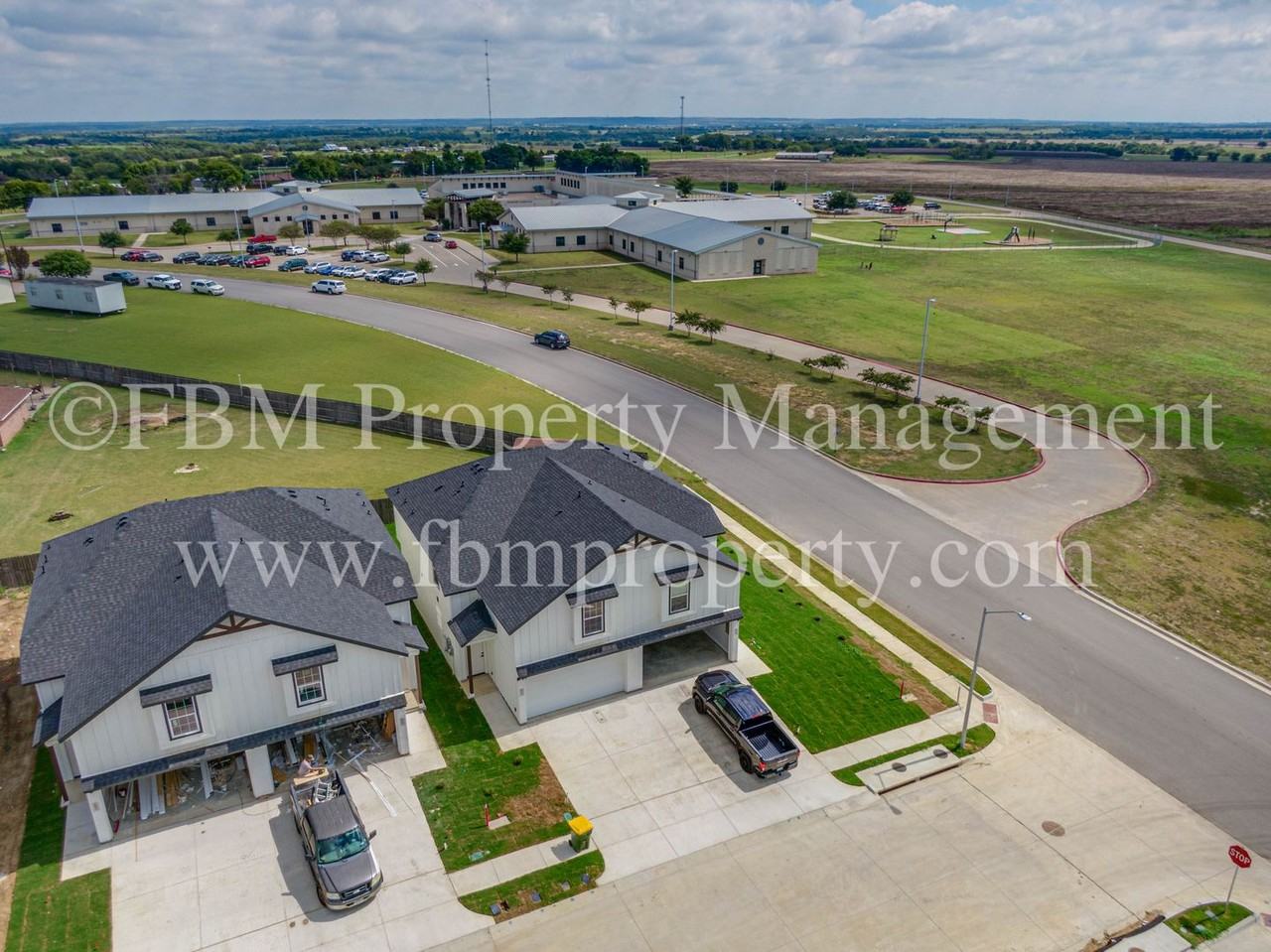 916 Cooksey Ct #B - Photo 7 of 32