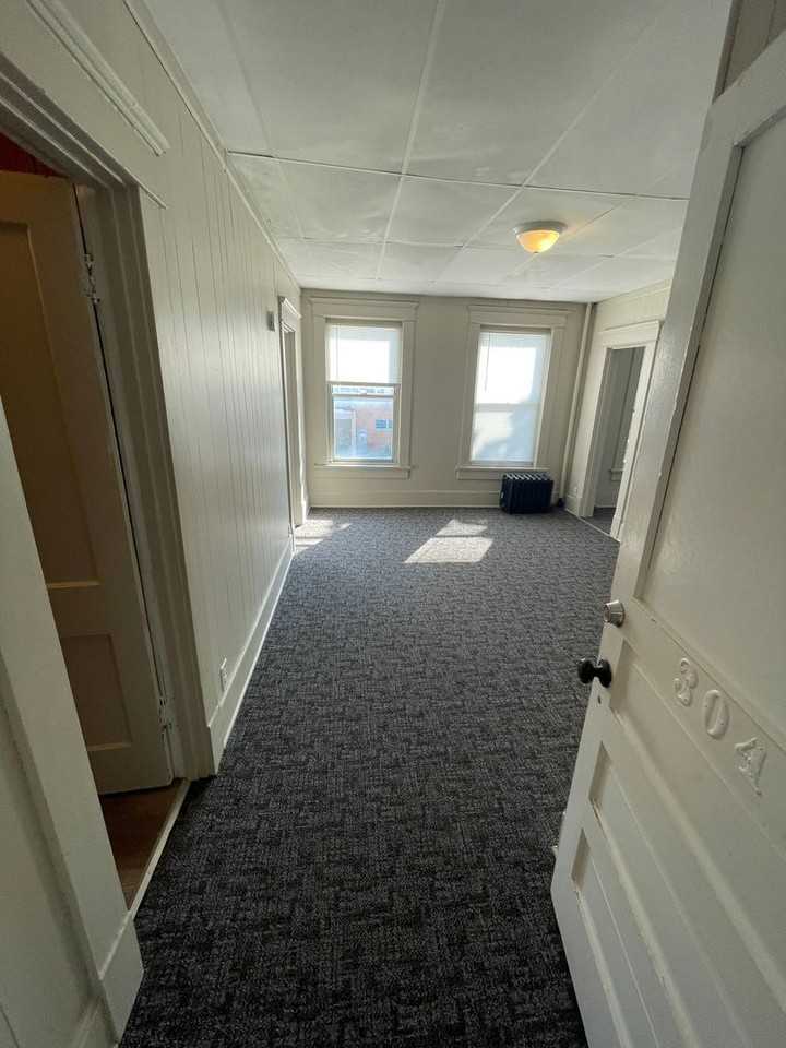 202 202 E Jefferson - 202 E Jefferson St #304 - Photo 7 of 10