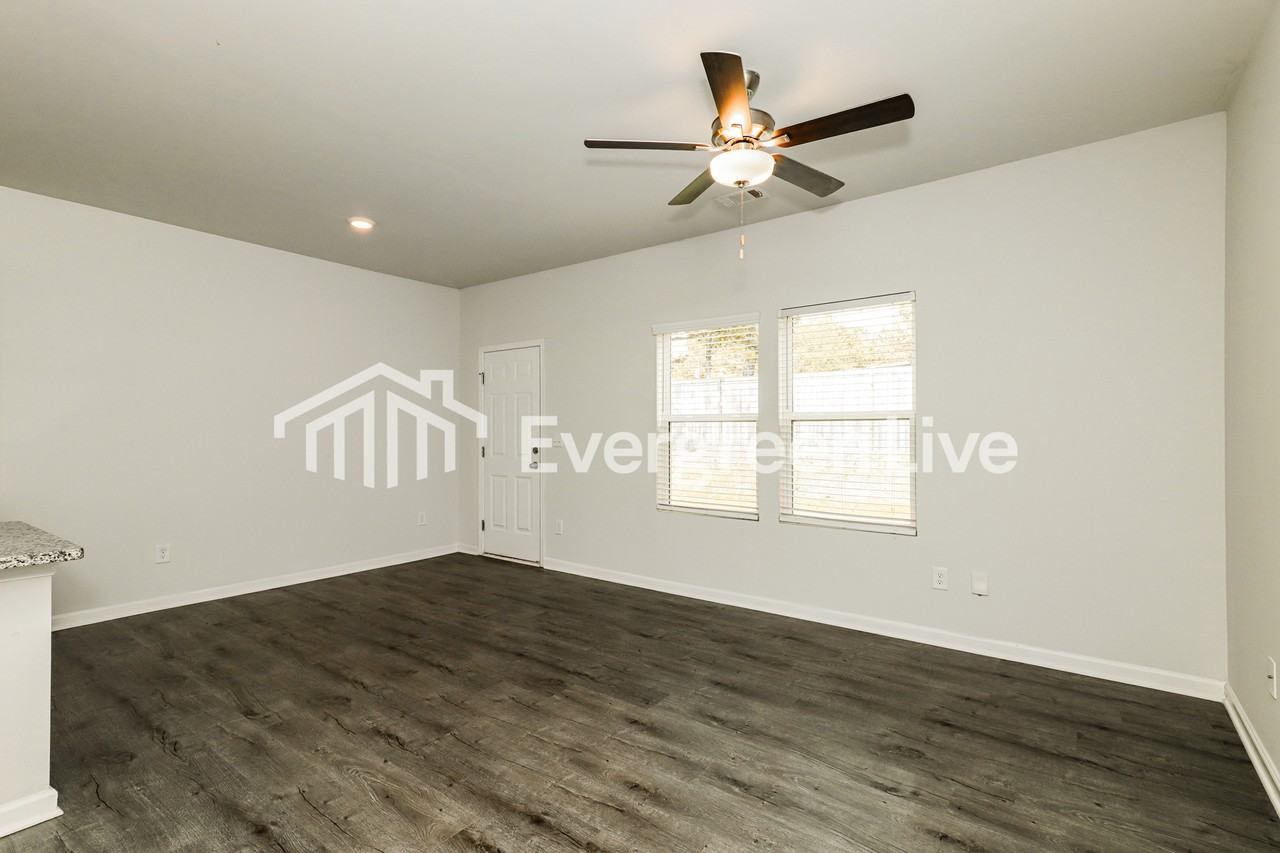 104 Village Green Dr Nw - Photo 3 of 15