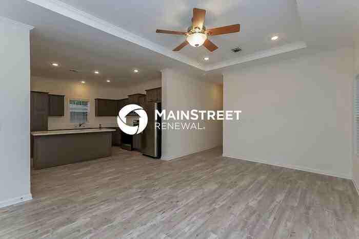 1349 Preston St S - Photo 2 of 16