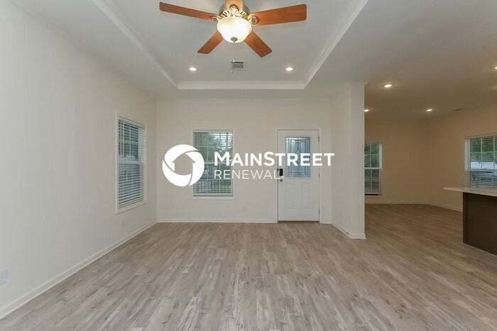 1349 Preston St S - Photo 3 of 16