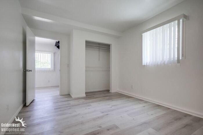 11731 Waterhill Rd - Photo 3 of 19