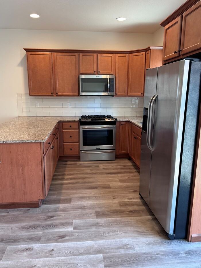 460 Sw 3rd Ave - Photo 3 of 13