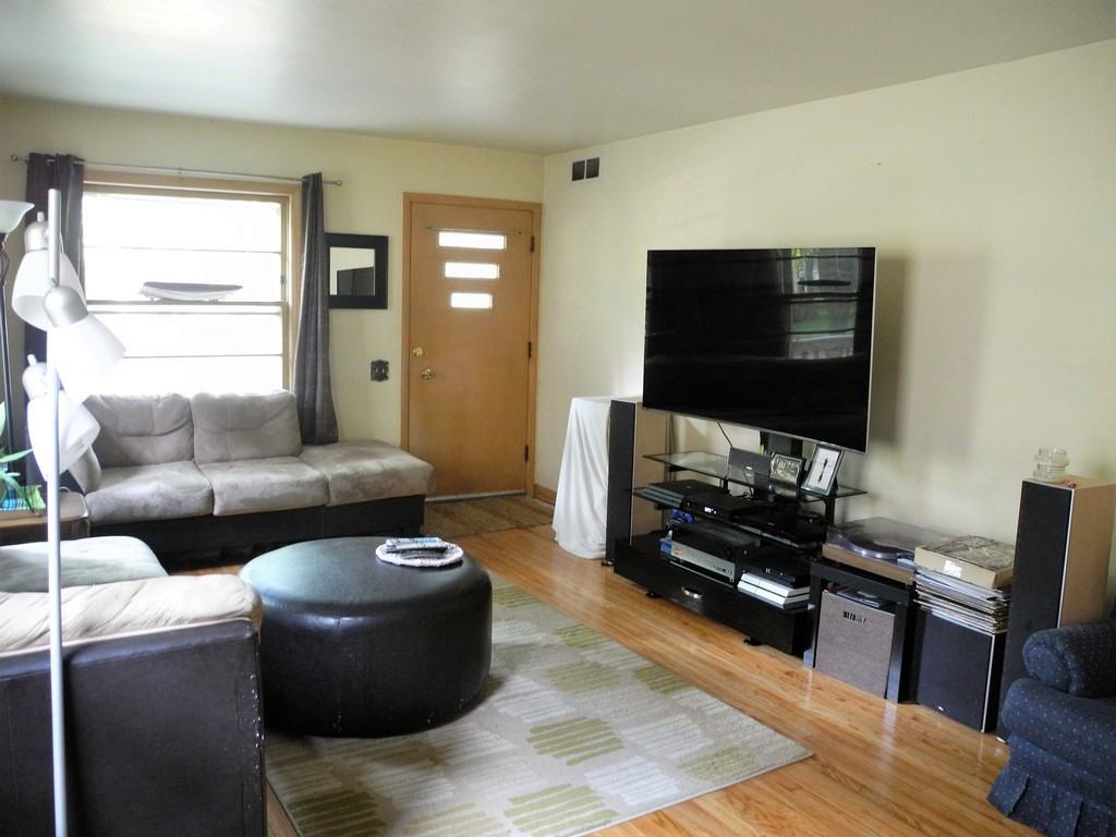 1949 Heath Ave #1949 - Photo 3 of 11