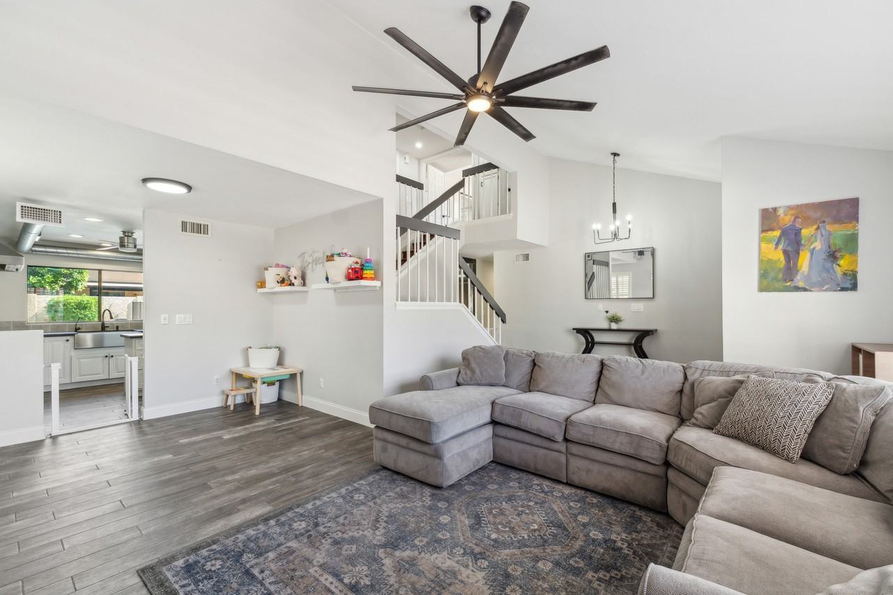 438 E Larkspur Ln #NA - Photo 3 of 26