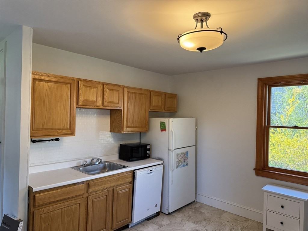 86 Butler St #1 - Photo 3 of 19