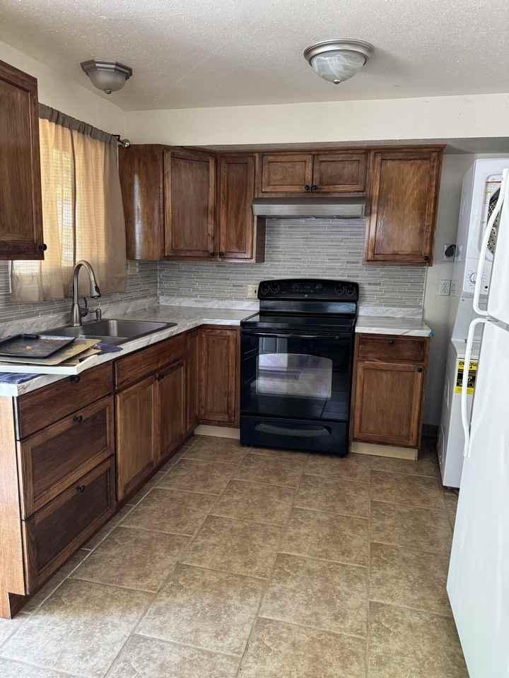 125 Summit Ave N #6 - Photo 3 of 4