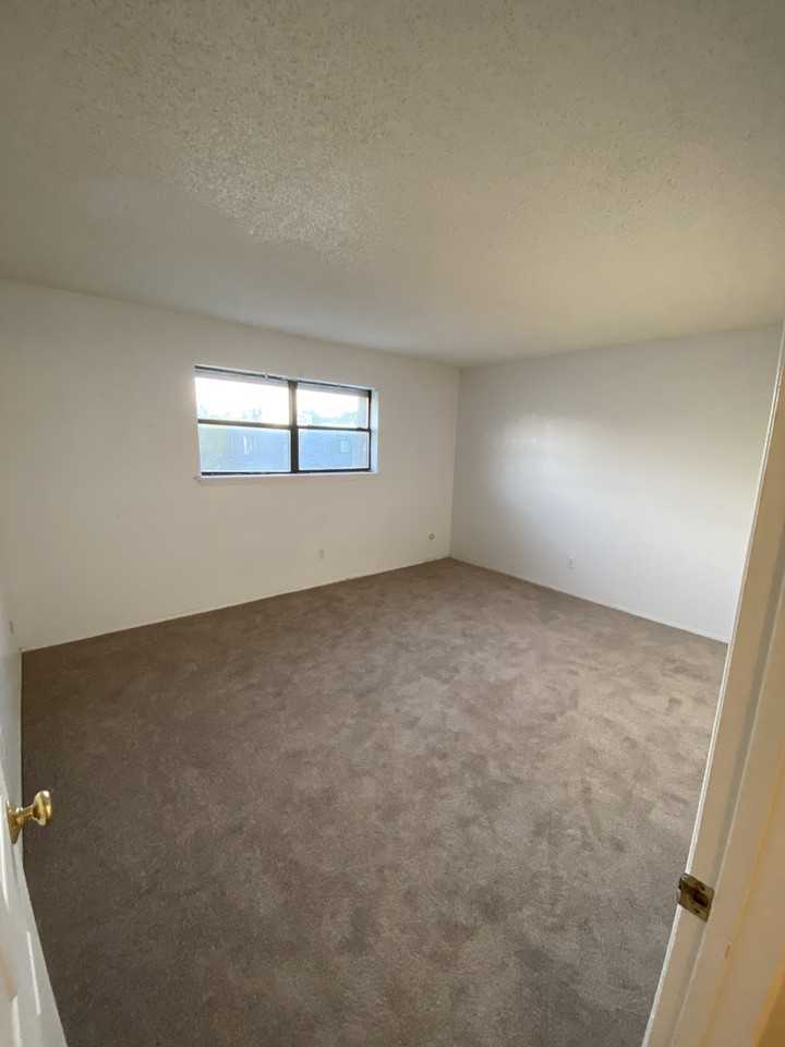 100 Golden Sand Dr #D - Photo 3 of 9