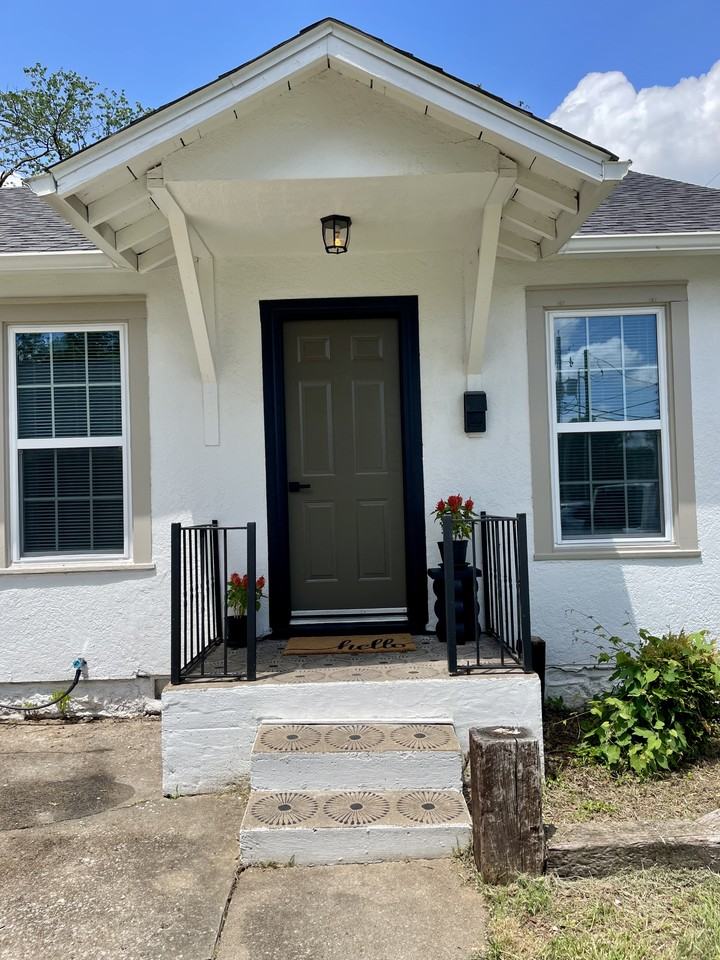 810 W Elgin St #NA - Photo 2 of 15