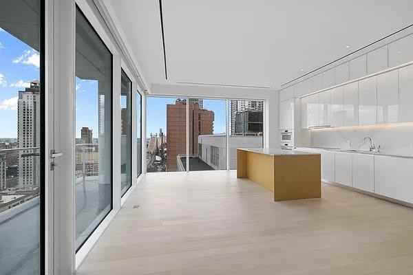 E 59th St #17C - Photo 2 of 20