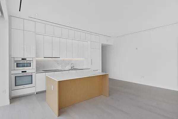 E 59th St #17C - Photo 3 of 20