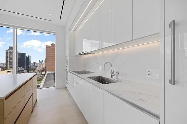 E 59th St #17C - Photo 4 of 20