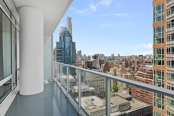 E 59th St #17C - Photo 5 of 20