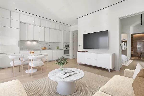 E 59th St #6B - Photo 2 of 20