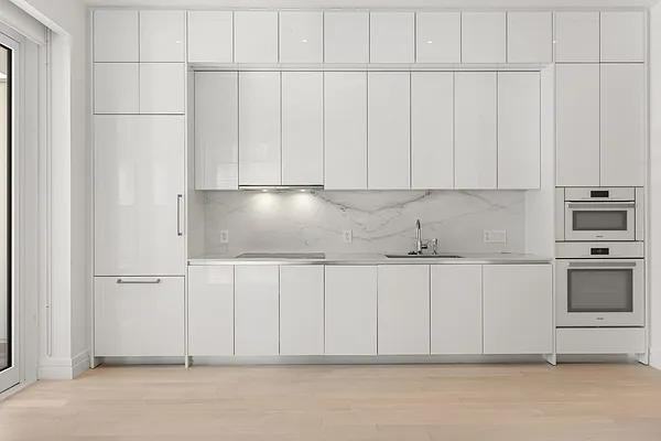 E 59th St #6B - Photo 3 of 20