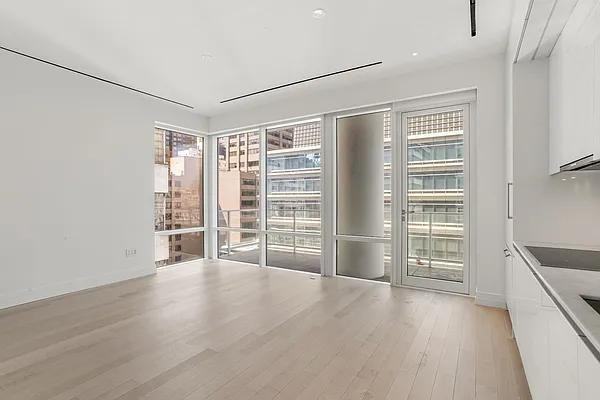 E 59th St #6B - Photo 4 of 20