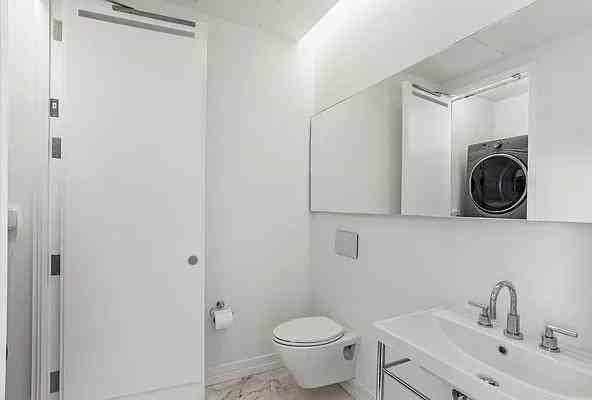 E 59th St #6B - Photo 5 of 20