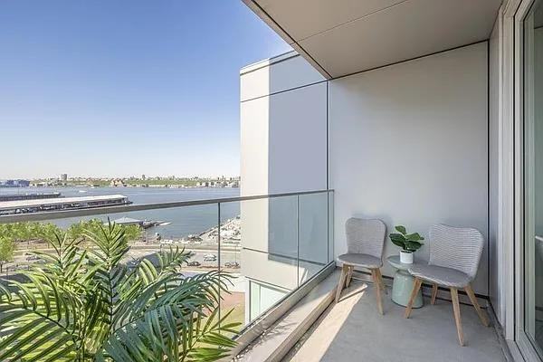 W 57th St #958 - Photo 7 of 20