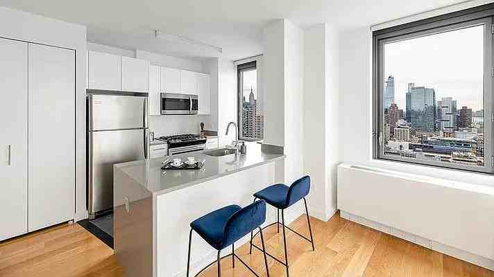 W 57th St #810 - Photo 7 of 20