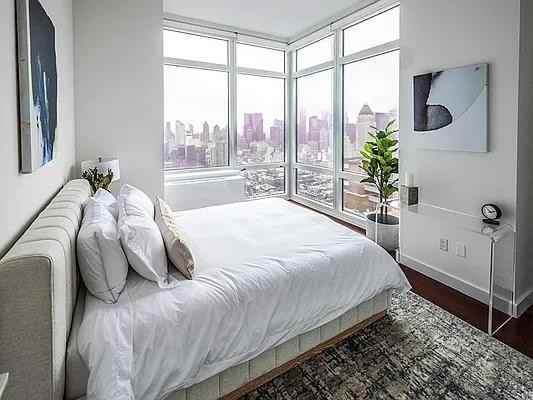 W 42nd St #S36E - Photo 4 of 14