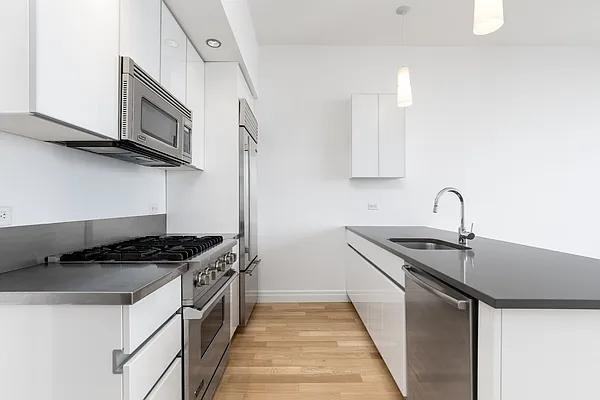 W 54th St #23V - Photo 4 of 20