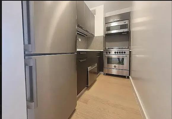 E 39th St #12F - Photo 3 of 4