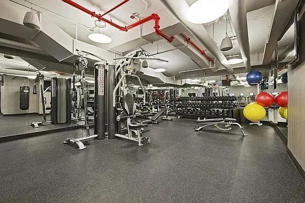 E 39th St #8A - Photo 6 of 16