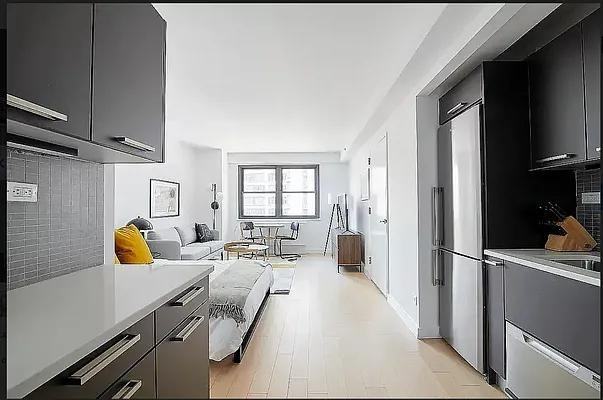 E 39th St #7E - Photo 2 of 20