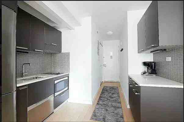 E 39th St #7E - Photo 3 of 20