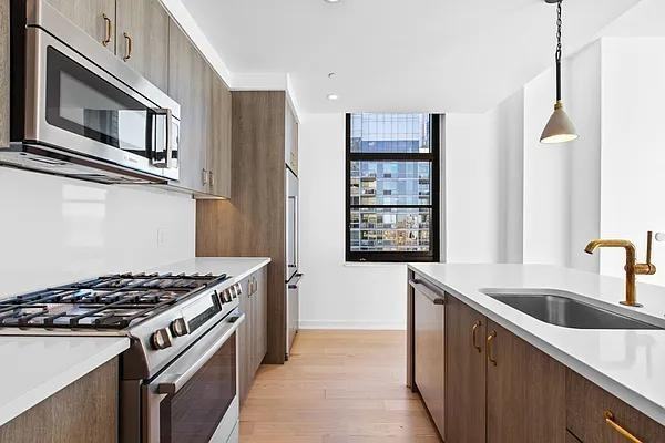 W 38th St #PH3B - Photo 2 of 20