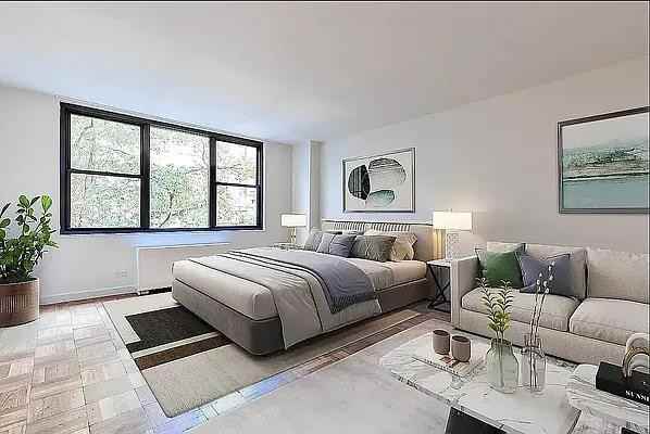 E 46th St #1F - Photo 2 of 20