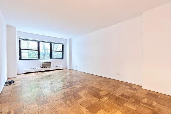 E 46th St #1F - Photo 7 of 20