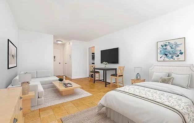 E 46th St #5T - Photo 2 of 10