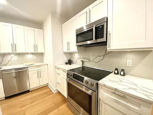 E 48th St #7T - Photo 3 of 20