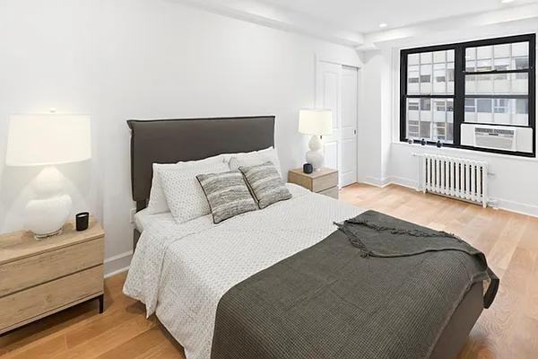 E 48th St #7T - Photo 7 of 20