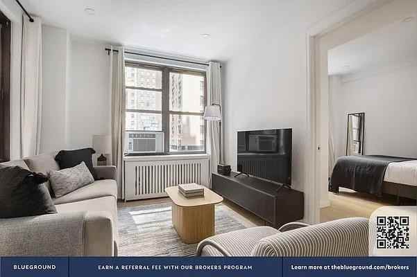 E 48th St #3J - Photo 4 of 20