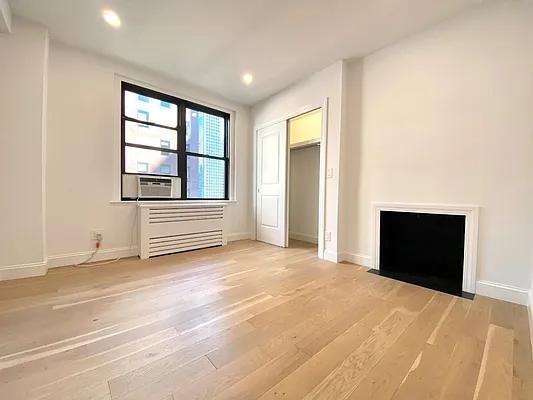 E 48th St #11R - Photo 5 of 20