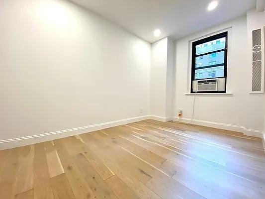 E 48th St #11R - Photo 7 of 20