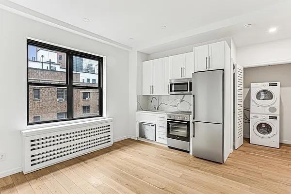 E 48th St #9Z - Photo 2 of 14