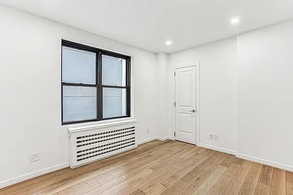 E 48th St #9Z - Photo 4 of 14