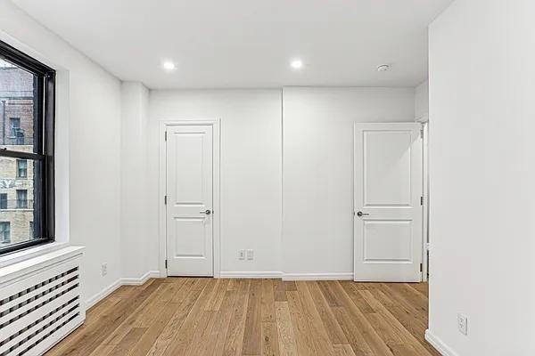 E 48th St #9Z - Photo 5 of 14