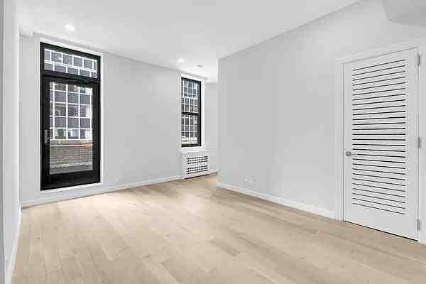 E 48th St #PHB - Photo 4 of 20