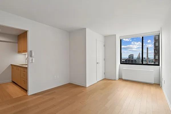 Columbus Pl #S33E - Photo 2 of 20