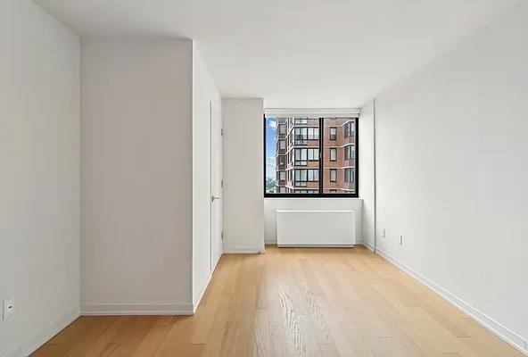 Columbus Pl #S14E - Photo 3 of 20