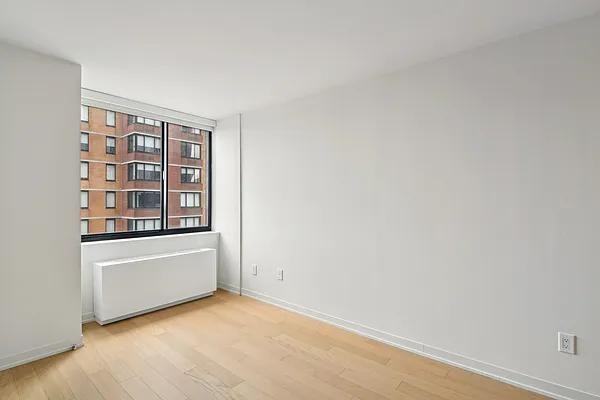 Columbus Pl #S14E - Photo 4 of 20