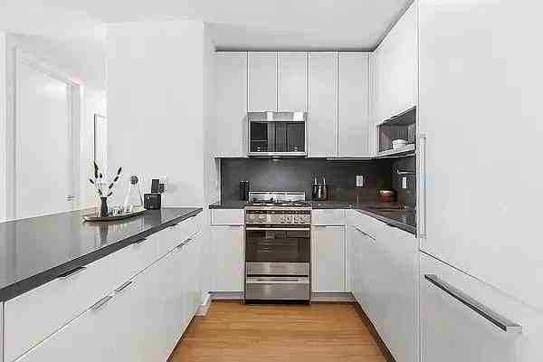 W 37th St #1617 - Photo 7 of 20