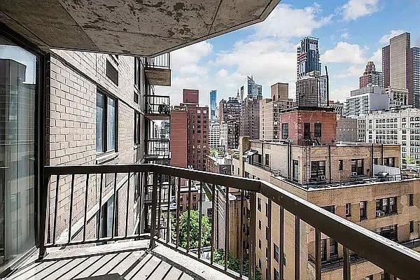 Lexington Ave #3D - Photo 4 of 11